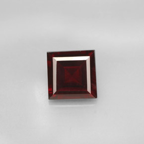 Granada piropo vermelho natural 2,88ct, quadrado, VS