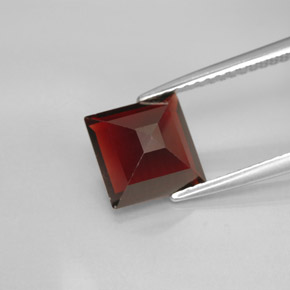 Granada piropo vermelho natural 2,76ct, quadrado, VS