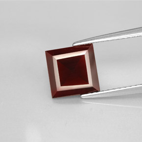 Granada piropo vermelho natural 2,31ct, quadrado, VS