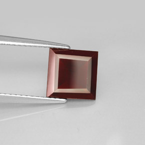 Granada piropo vermelho natural 2,31ct, quadrado, VS