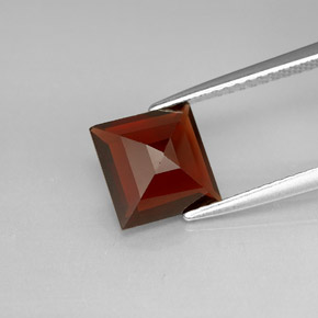 Granada piropo vermelho natural 2,30ct, quadrado, VS