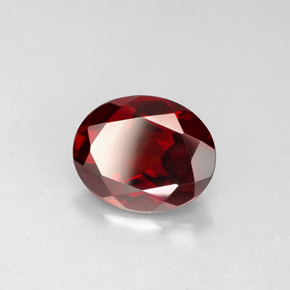 Granada Piropo Vermelho escuro Natural 2.92ct, Corte Oval, VS