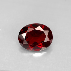 Granada piropo vermelho natural 3,09ct, corte oval, VS