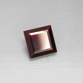 Granada piropo vermelho natural 2,58ct, quadrado, VS