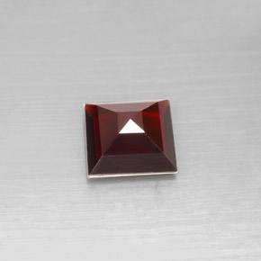 Granada piropo vermelho natural 2,58ct, quadrado, VS