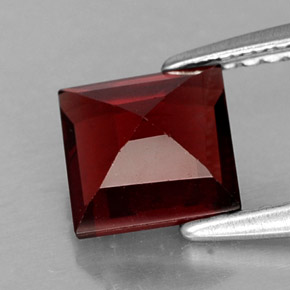 Granada piropo vermelho natural 1,42ct, quadrado, VS