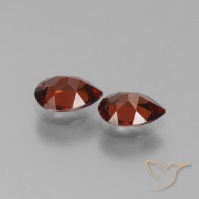 Pedras preciosas de Granada Piropo Vermelho escuro natural de 1.64 ct, Formato de pêra, VVS-VS
