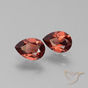 Pedras preciosas de Granada Piropo Vermelho médio-escuro natural de 1.59 ct, Formato de pêra, VVS-VS