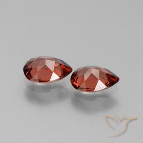 Pedras preciosas de Granada Piropo Vermelho médio-escuro natural de 1.59 ct, Formato de pêra, VVS-VS