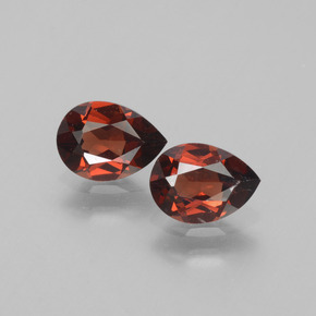 Pedras preciosas de Granada Piropo Vermelho escuro natural de 1.77 ct, Formato de pêra, VVS-VS