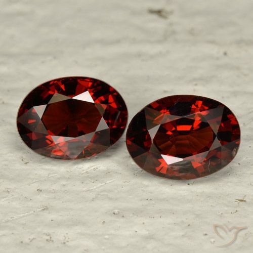 3.39ctw Natural Vermelho Sangue Profundo Granada Piropo, oval, VVS-VS