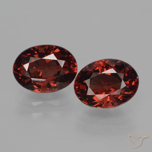 3.65ctw Natural Vermelho Sangue Profundo Granada Piropo, oval, VVS-VS