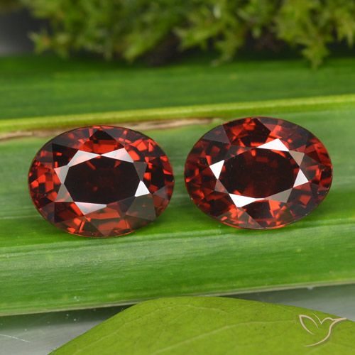 3.40ctw Natural Vermelho escuro Granada Piropo, oval, VVS-VS