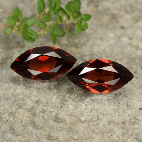 2.40ctw Natural Vermelho escuro Granada Piropo, Marquesa, VVS-VS