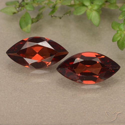 2.15ctw Natural Vermelho escuro Granada Piropo, Marquesa, VVS-VS