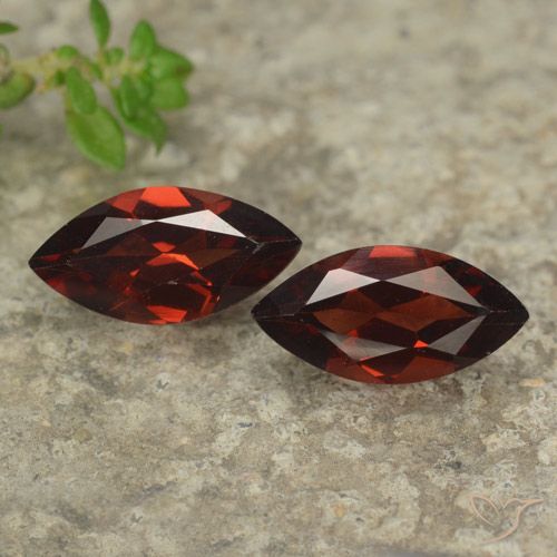 2.37ctw Natural Vermelho escuro Granada Piropo, Marquesa, VVS-VS