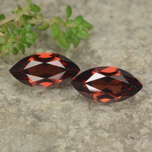 2.41ctw Natural Vermelho brilhante Granada Piropo, Marquesa, VVS-VS