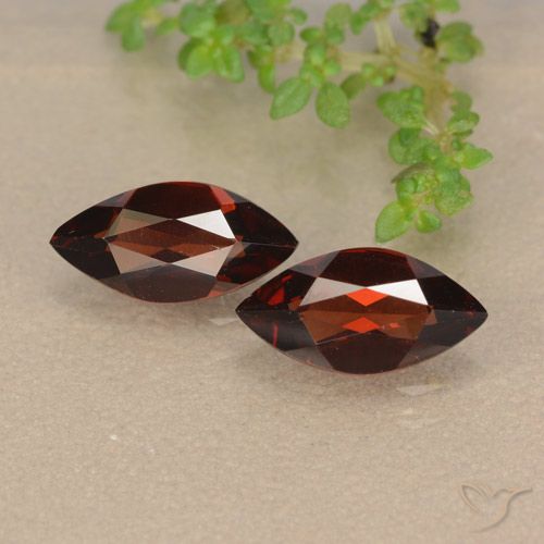 2.39ctw Natural Vermelho escuro Granada Piropo, Marquesa, VVS-VS