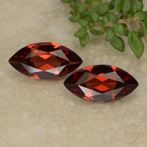 2.18ctw Natural Vermelho escuro Granada Piropo, Marquesa, VVS-VS