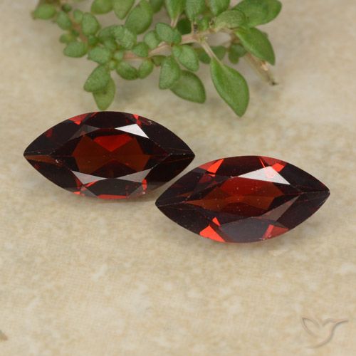 2.37ctw Natural Vermelho Sangue Profundo Granada Piropo, Marquesa, VVS-VS