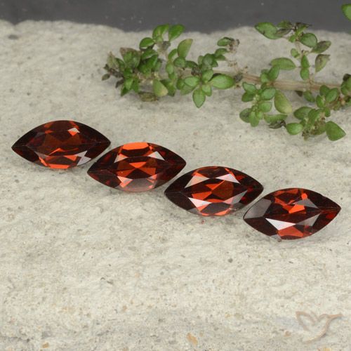 4.35ctw Natural Vermelho escuro Granada Piropo, Marquesa, VVS-VS