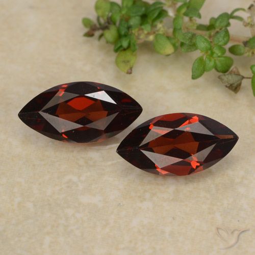2.20ctw Natural Vermelho Sangue Profundo Granada Piropo, Marquesa, VVS-VS