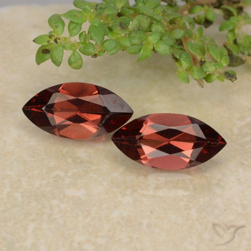 2.21ctw Natural Vermelho escuro Granada Piropo, Marquesa, VVS-VS