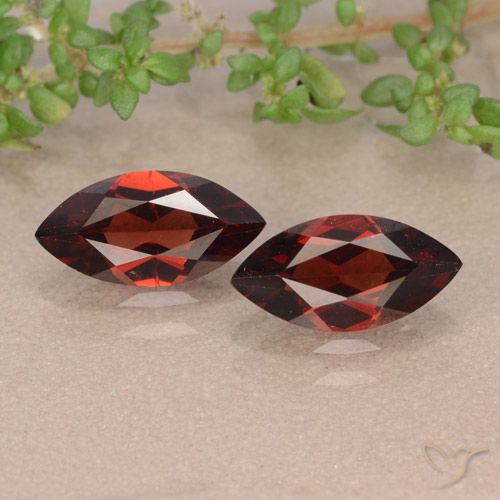 2.32ctw Natural Vermelho escuro Granada Piropo, Marquesa, VVS-VS
