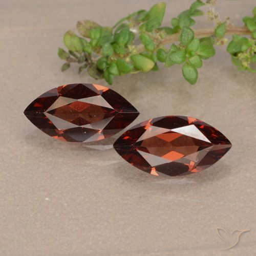 2.24ctw Natural Vermelho escuro Granada Piropo, Marquesa, VVS-VS