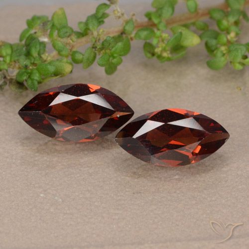 2.32ctw Natural Vermelho escuro Granada Piropo, Marquesa, VVS-VS