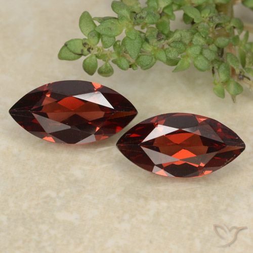 2.30ctw Natural Vermelho escuro Granada Piropo, Marquesa, VVS-VS