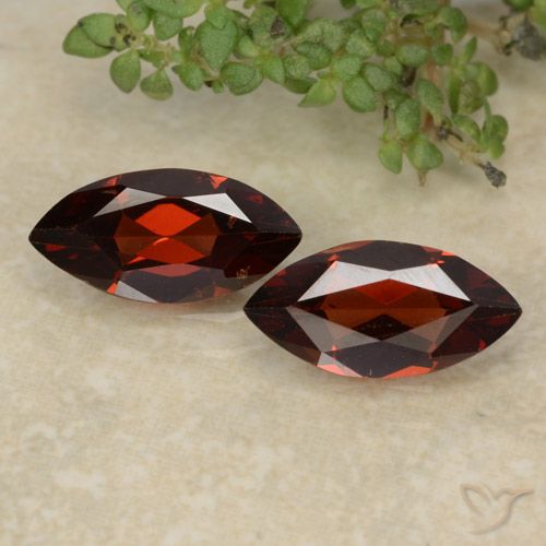 2.30ctw Natural Vermelho Sangue Profundo Granada Piropo, Marquesa, VVS-VS