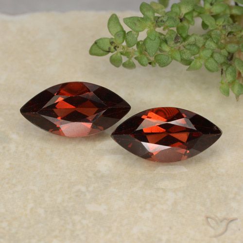 2.56ctw Natural Vermelho Sangue Profundo Granada Piropo, Marquesa, VVS-VS