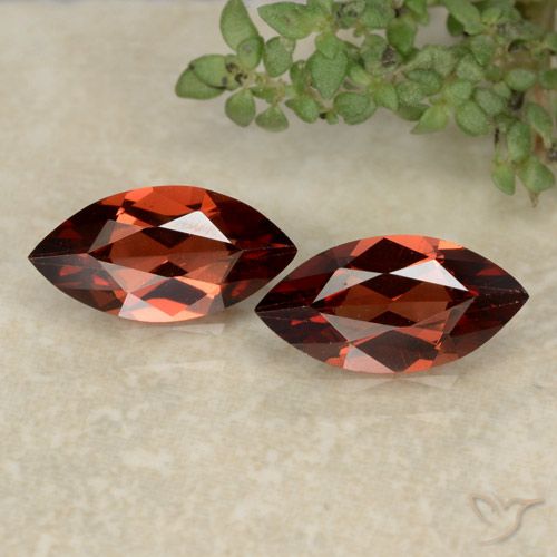 2.25ctw Natural Vermelho Escarlate Profundo Granada Piropo, Marquesa, VVS-VS