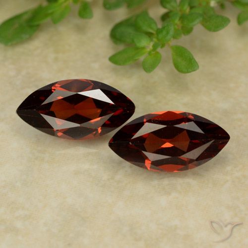 2.63ctw Natural Vermelho escuro Granada Piropo, Marquesa, VVS-VS