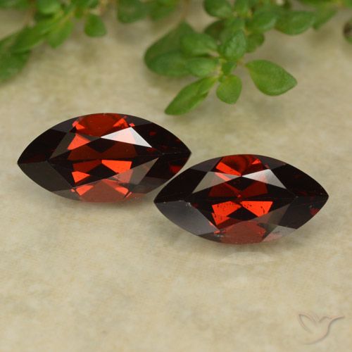 2.83ctw Natural Vermelho Sangue Profundo Granada Piropo, Marquesa, VVS-VS