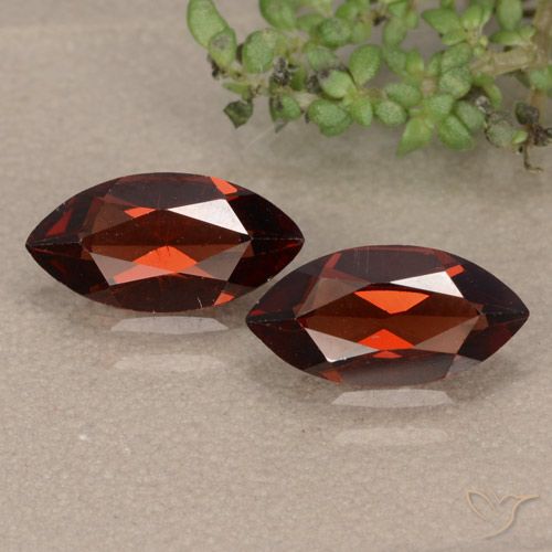 2.27ctw Natural Vermelho escuro Granada Piropo, Marquesa, VVS-VS