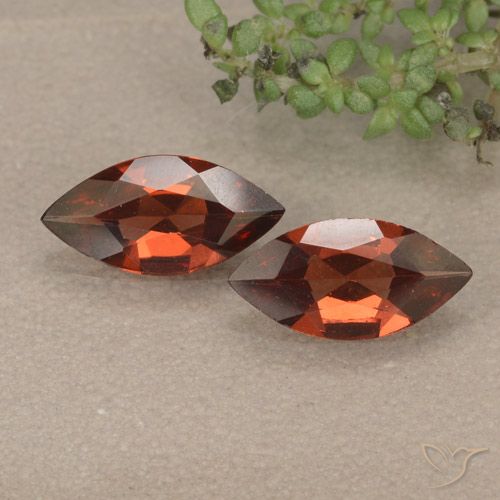 1.49ctw Natural Vermelho escuro Granada Piropo, Marquesa, VVS-VS