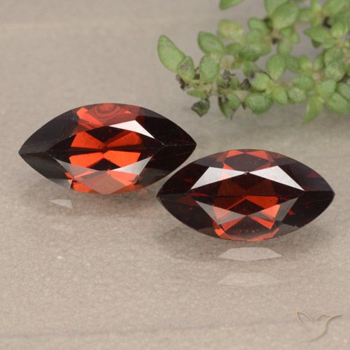 2.65ctw Natural Vermelho escuro Granada Piropo, Marquesa, VVS-VS