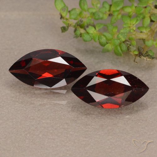 2.22ctw Natural Vermelho escuro Granada Piropo, Marquesa, VVS-VS