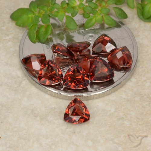 Pedras preciosas de Granada Piropo Vermelho Escarlate Profundo natural de 3.16 ct, Trilhão, VS
