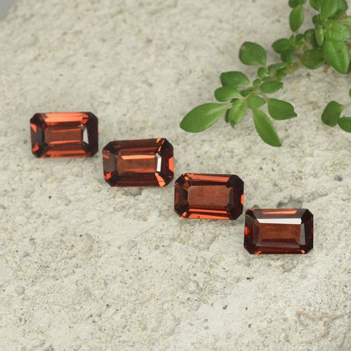 2.11ctw Natural vermelho médio Granada Piropo, Corte Esmeralda, VS