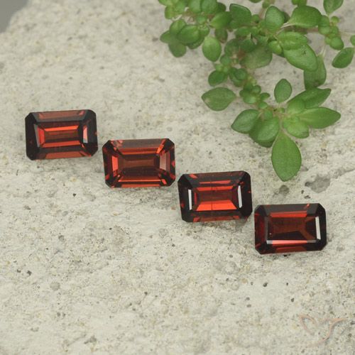 2.65ctw Natural Vermelho escuro Granada Piropo, Corte Esmeralda, VS