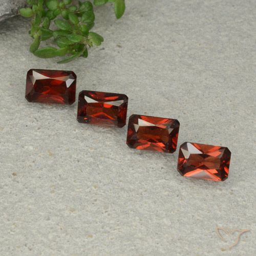 2.88ctw Natural Vermelho escuro Granada Piropo, Corte Esmeralda, VVS-VS