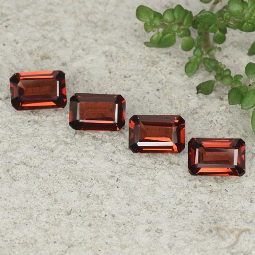 2.54ctw Natural Vermelho escuro Granada Piropo, Corte Esmeralda, VVS-VS