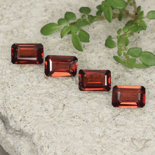 2.03ctw Natural Vermelho escarlate Granada Piropo, Corte Esmeralda, VS