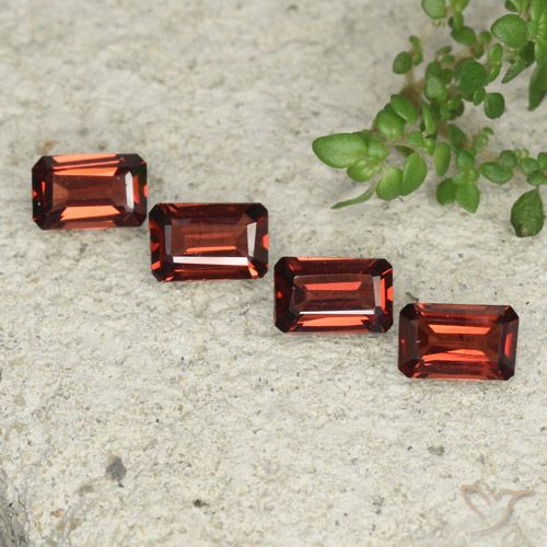 2.17ctw Natural vermelho médio Granada Piropo, Corte Esmeralda, VVS-VS
