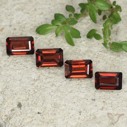 2.61ctw Natural Vermelho escuro Granada Piropo, Corte Esmeralda, VS
