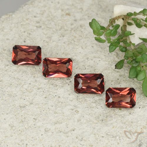 2.42ctw Natural Vermelho escuro Granada Piropo, Corte Esmeralda, VVS-VS