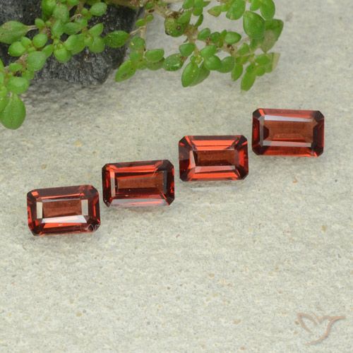 2.12ctw Natural vermelho médio Granada Piropo, Corte Esmeralda, VS